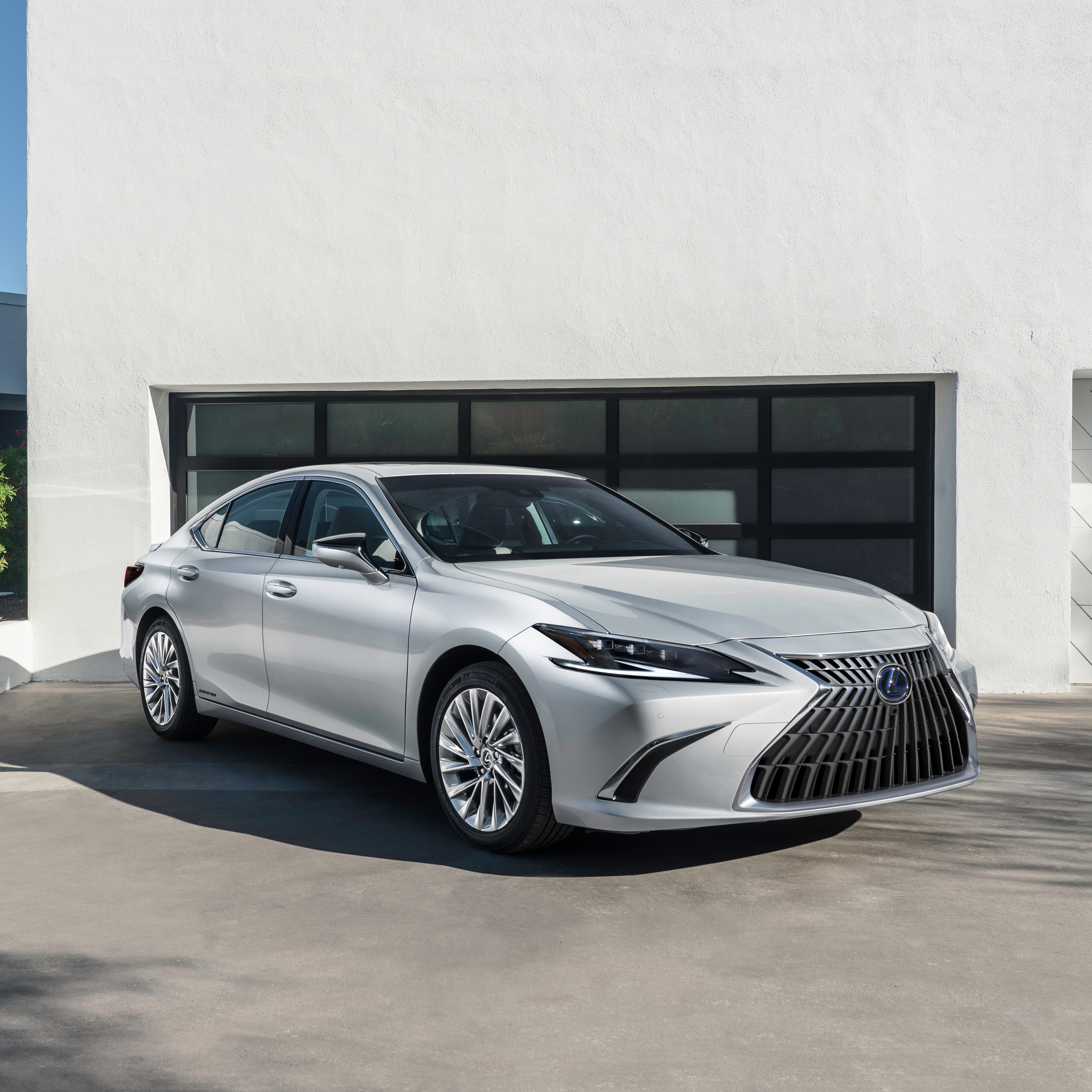 Lexus Es 300H Ultra Luxury | Sedan | Lexus Indonesia